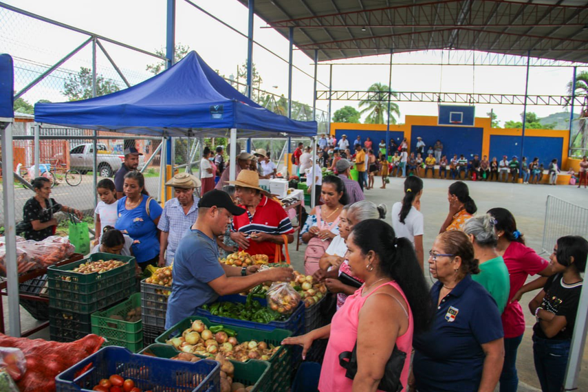 Productos a buenos precios en las Agroferias del IMA.