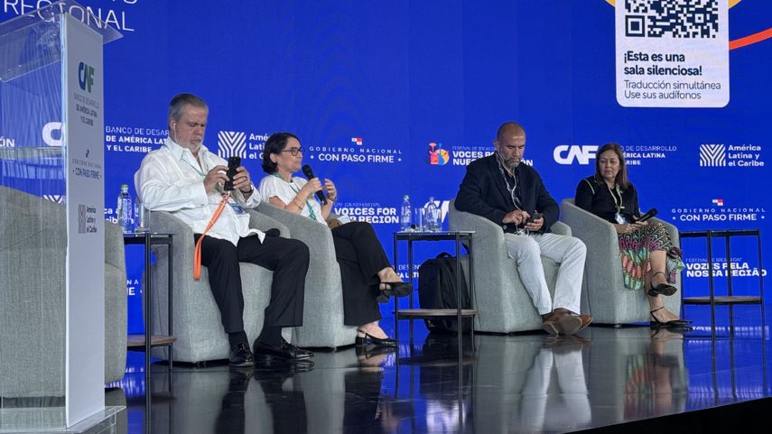 Uno de los ejes centrales de su exposición fue el pensamiento del panameño Justo Arosemena. Uno de los ejes centrales de su exposición fue el pensamiento del panameño Justo Arosemena.