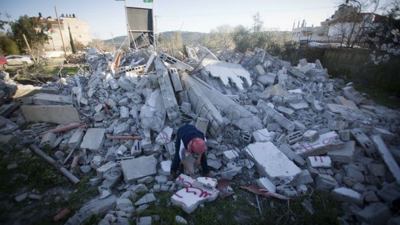 Israel tiran abajo casas de 2 supuestos agresores palestinos