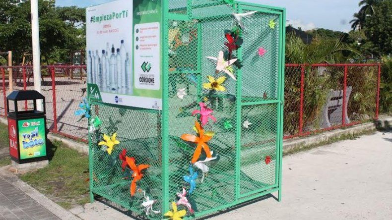 Colocan jaulas para depósito de botellas de plástico para impulsar el