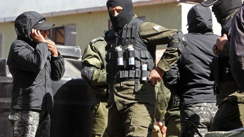 Policías bolivianos en tercer día de repliegue