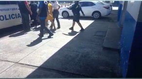 Policía aprehende en Colón a 9 personas vinculadas a red de estafa Policía aprehende en Colón a 9 personas vinculadas a red de estafa