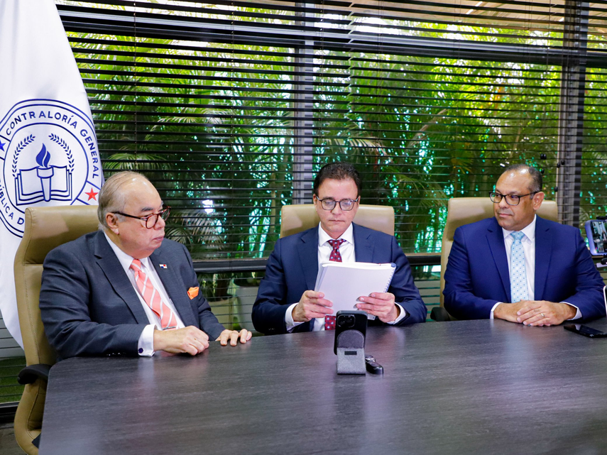 Director de la CSS se reúne con el contralor general Gerardo Solís.