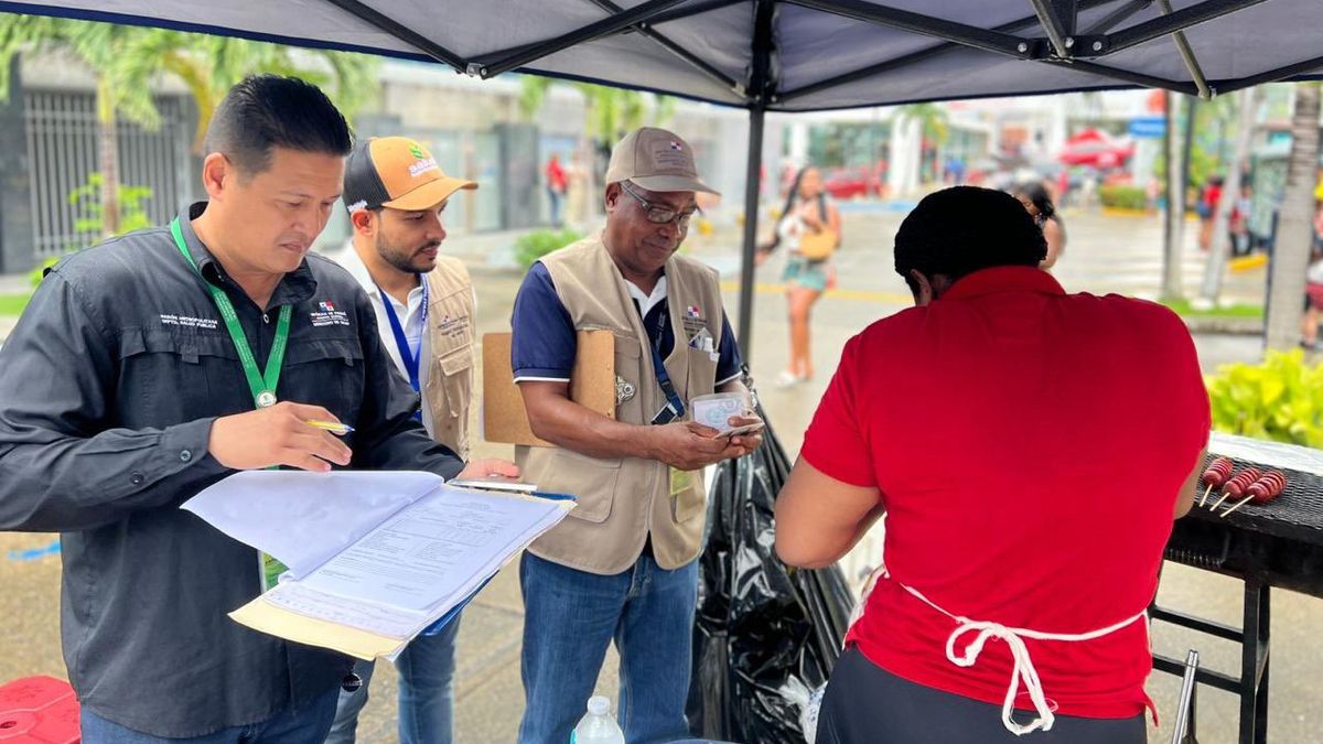 MINSA realiza operativos en el Desfile de Navidad en Calle 50