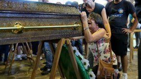 Brasil entierra a las víctimas de la discoteca de Santa Maria