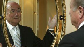 FIFA: Blatter dice que funcionarios deben ser examinados