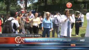 Gremios médicos se toman la Transísmica en rechazo a Ley 69