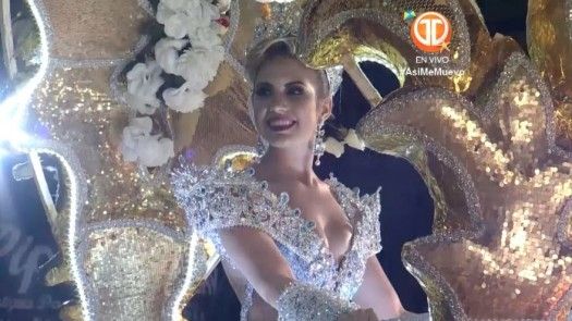 Lujo y elegancia durante desfile de Luz Beatriz Spiegel Chiari