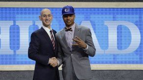 76ers toman a Fultz y Lakers se van con Ball en el draft NBA