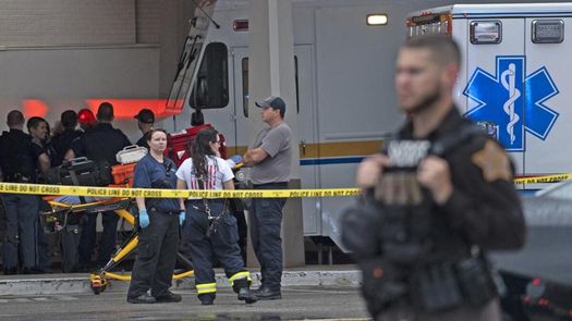 Dos muertos en tiroteo en centro comercial de Indiana; un civil armado mató al agresor