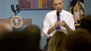 Obama pide a inmigrantes que se registren