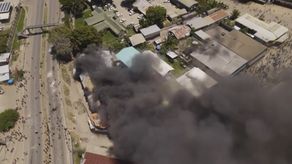 A pesar del anuncio de que la policía realizará más patrullas en Honiara durante el cierre, los manifestantes volvieron a tomar las calles el jueves.