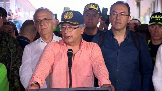 Petro invita a cocaleros colombianos a discutir sobre transición hacia una economía legal