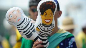 Un muñeco de Lula preso simboliza el malestar contra Rousseff