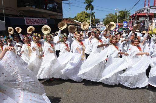 Más de 100 delegaciones participarán del Desfile de las Mil Polleras