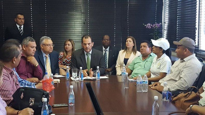 Contraloría recibe a docentes que exigen respeto ante fiscalización por huelga