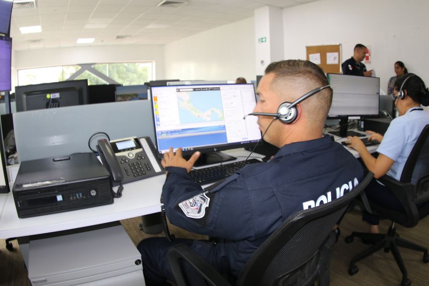 Línea 104 en caso de necesitar a la Policía Nacional