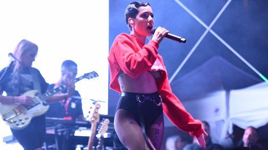 Halsey celebra su título de compositora del año