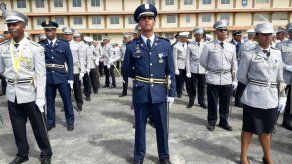 Policía Nacional gradúa 76 nuevos oficiales Policía Nacional gradúa 76 nuevos oficiales