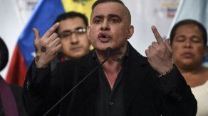 Fiscalía venezolana lanza 18 órdenes de captura tras fallida insurrección