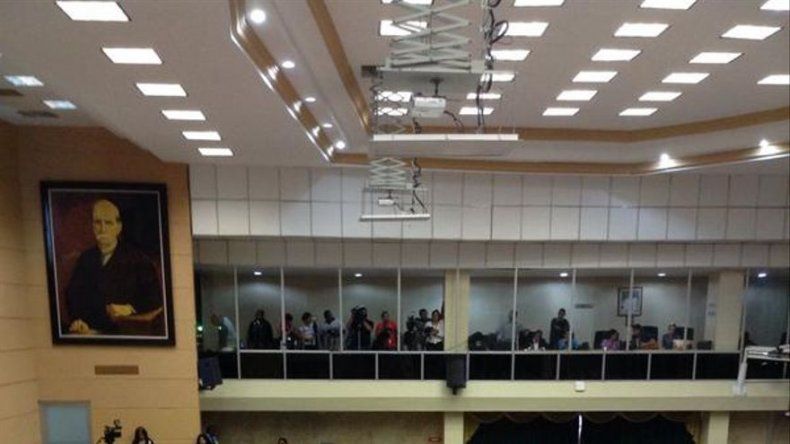Oficializan suspensión de doble salario a diputados suplentes