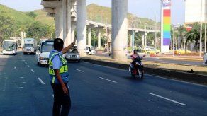 ATTT realiza operativo para agilizar flujo vehicular durante fin de año ATTT realiza operativo para agilizar flujo vehicular durante fin de año