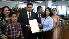 Entregan credenciales a Jorge Arrocha y Lilia Batista