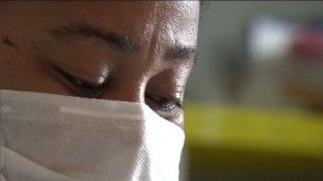 Madre pide vuelo humanitario para despedir a su hijo asesinado en Colombia