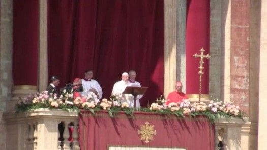 El papa recordó el drama de guerras y de la inmigración en mensaje de Pascua