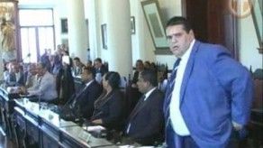 Estalla disputa entre concejales en plena sesión