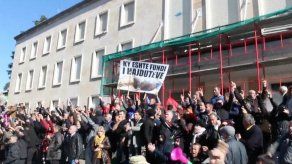 Protesta para pedir dimisión de primer ministro albanés resulta en violencia