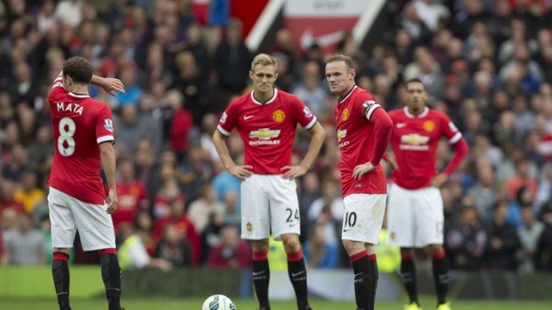 Manchester United y Van Gaal arrancan con derrota