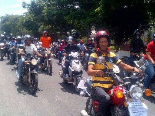 Uso de chalecos reflectantes en motociclistas rige desde este jueves