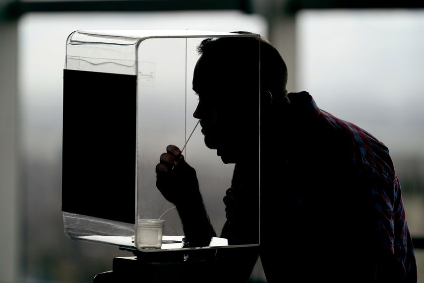 Estados Unidos actualmente exige que la mayoría de los extranjeros que ingresen al país estén totalmente vacunados.