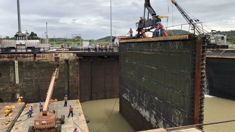 Realizan trabajos de mantenimiento en esclusas de Miraflores
