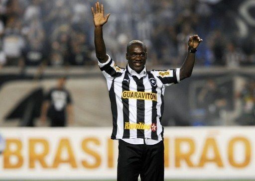 Seedorf se presenta ante aficionados de Botafogo en Brasil
