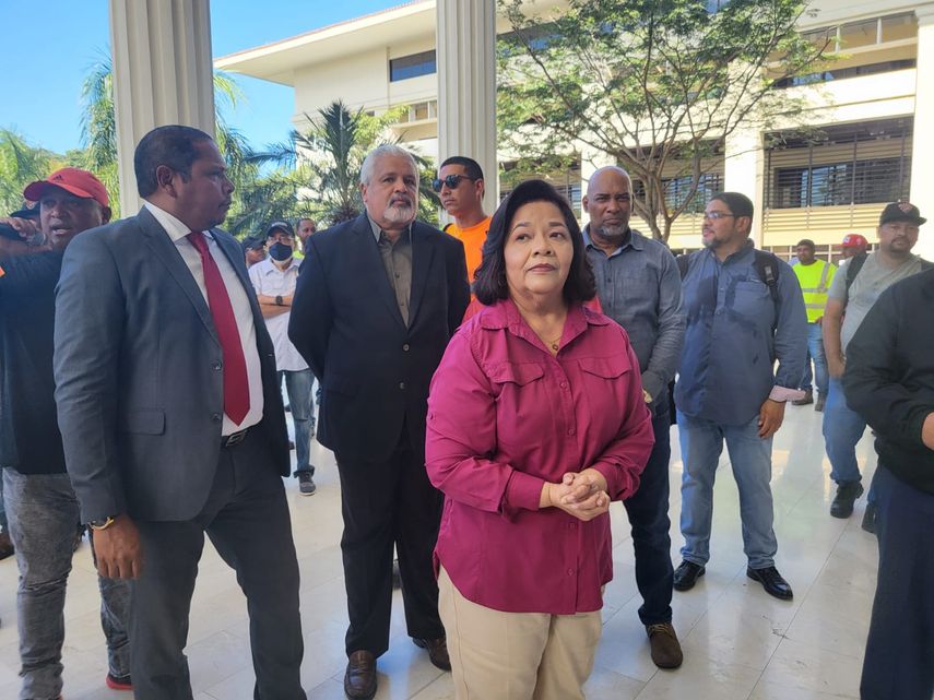 Maribel Gordón y militantes del FAD.