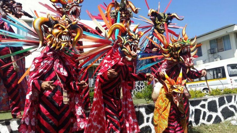 Llegó el día primer Desfile de los Diablicos Sucios se toma Las Tablas