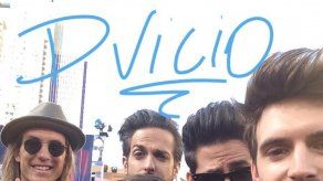 Dvicio se equivoca al presentar Latin Grammy a Juan Gabriel