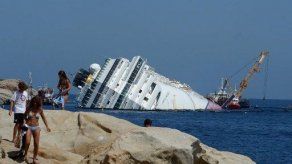 El pecio del Costa Concordia convertido en atracción turística