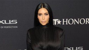 Kim Kardashian reconoce que hacerse selfis es ridículo
