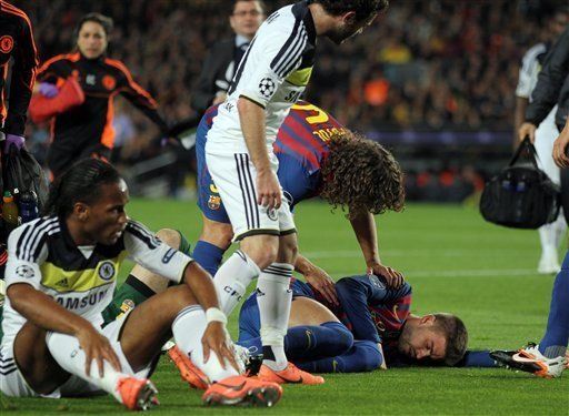 Piqué es llevado al hospital por conmoción cerebral