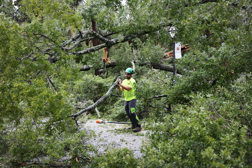 Se espera que el huracán se debilite rápidamente a medida que avanza tierra adentro entre el viernes y el sábado