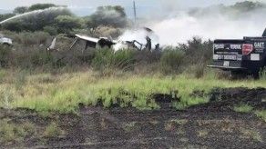 Centenar de pasajeros sobreviven a desplome de avión en México