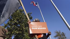 Se pide “prohibir su cumplimiento y proteger los derechos que Texas ha violado”.