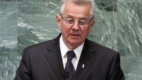 Universidad revoca doctorado a presidente de Hungría