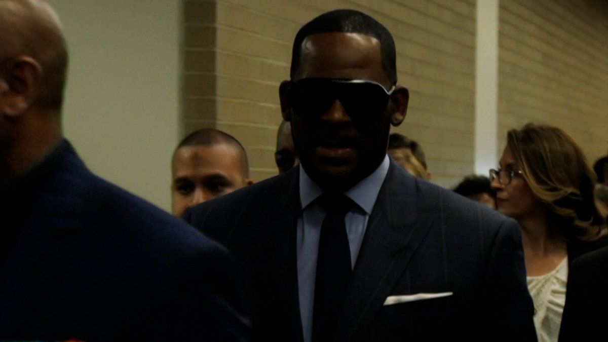 Cantante R. Kelly, condenado a 30 años de cárcel