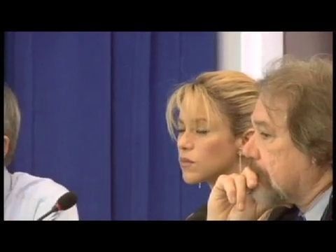 Shakira pide mejorar educación preescolar en estreno como asesora
