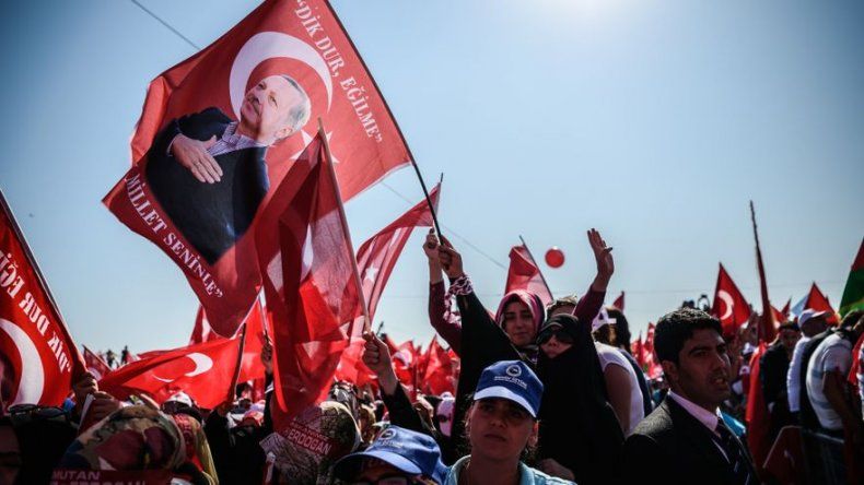 Suspendidos 5 funcionarios turcos en Holanda por presuntos lazos con Gülen