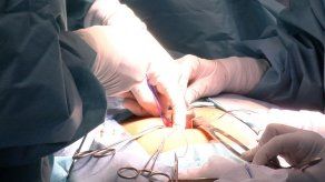 Detención provisional a 3 extranjeros por supuesta práctica ilegal en clínica estética